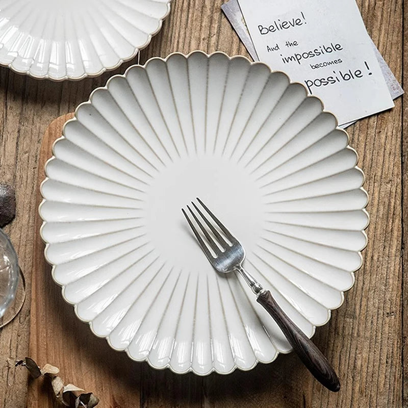 1Pc8Inch/10.5Inch Embossed Stripesd Shell Edge Ceramic Plate, Salad Plate, Western Steak Plate Breakfast Plate, Salad Light Food Plate, Suitable for Restaurant Western Food Plate, Serving Plate, Home Kitchen Tableware Serving Supplies, Gift Giving